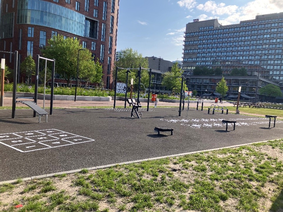 Anlage auf dem Campus der Universität in Amsterdam (Vrije Universiteit) mit Trainingsmöglichkeiten.