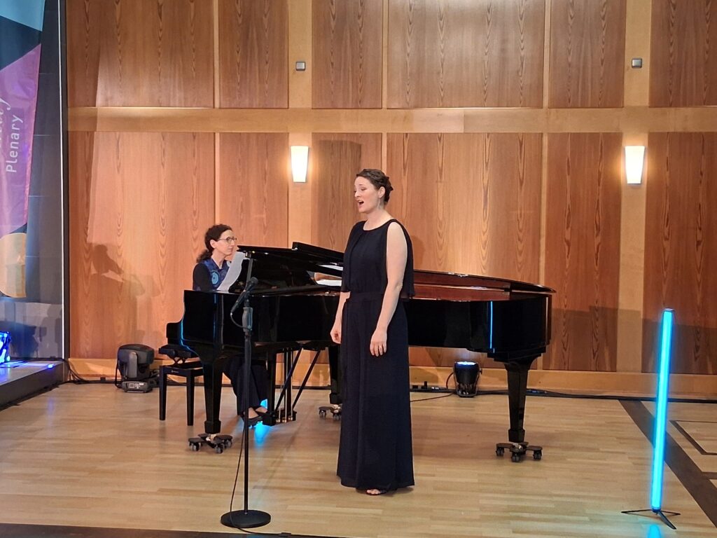 Konzert: Sopranistin Lindsey Neumann, begleitet am Klavier von Konzertpianistin Andrea Jantzen