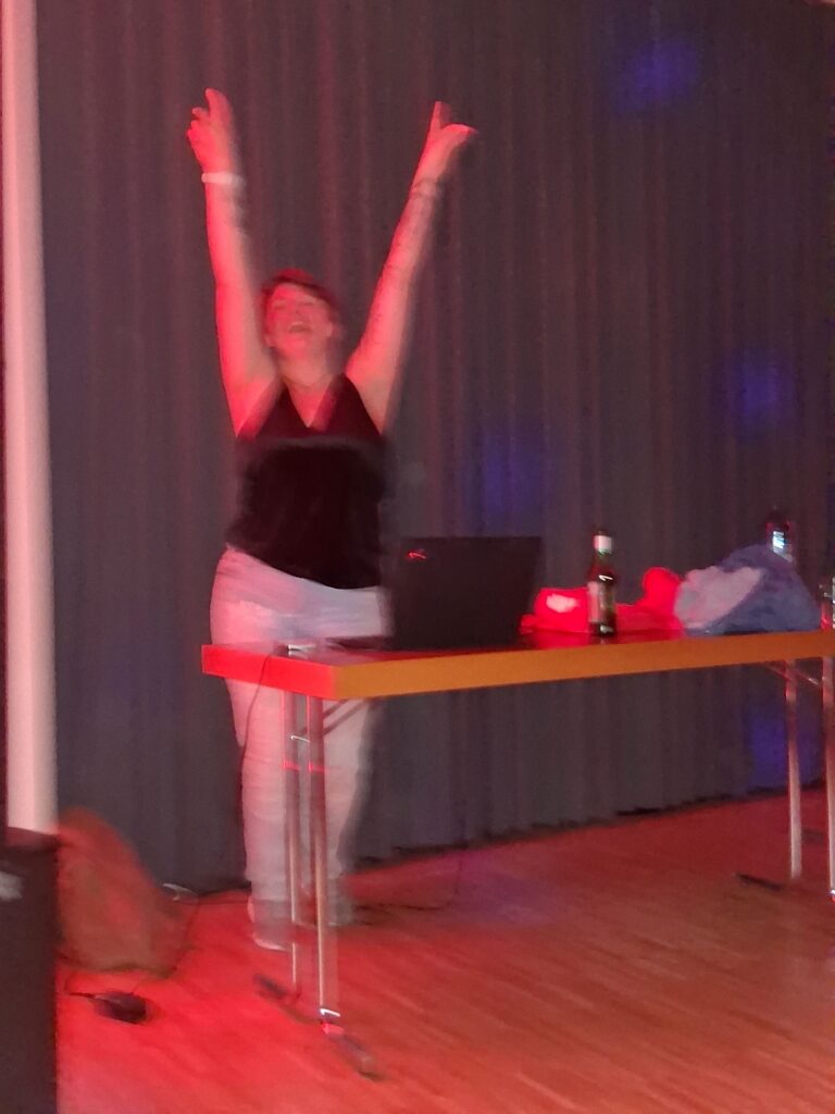 Party!! DJane Fran(ziska Fritzsche) dancing